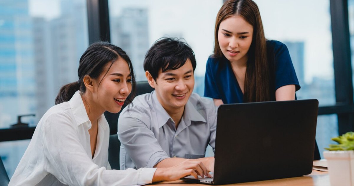 Tôn trọng là thái độ, hành vi thể hiện sự đánh giá cao và thấu hiểu đối với quyền lợi, cảm xúc, phẩm giá của người khác cũng như chính bản thân mình