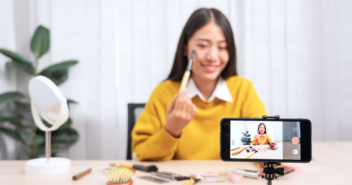 kết hợp influencer